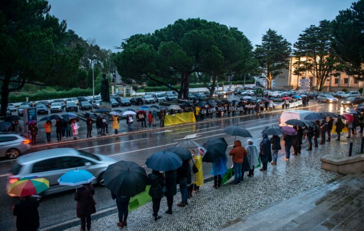 Professores em protesto em frente à Câmara de Leiria