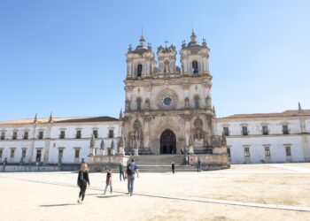 Alcobaça recebe apresentação do número 12 da colecção Anais Leirienses