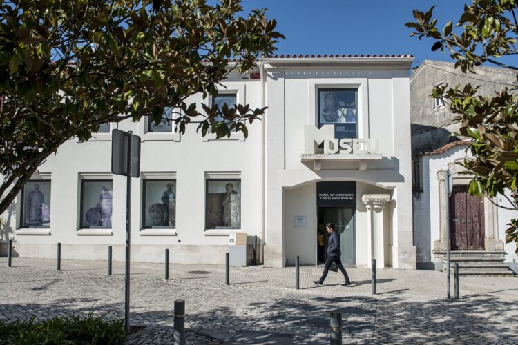 Novo Banco volta a ceder obras de pintura a um museu do distrito de Leiria