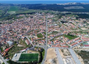 O estacionamento de veículos estará proibido amanhã na Rua Professor Arlindo Varela e Rua Luís de Camões, em Valado dos Frades