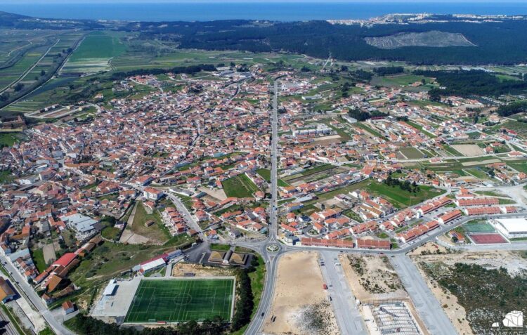 O estacionamento de veículos estará proibido amanhã na Rua Professor Arlindo Varela e Rua Luís de Camões, em Valado dos Frades