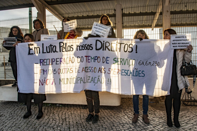 Greve de professores volta a deixar centenas de alunos sem aulas na região