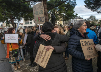 Professores protestam em frente à Câmara de Leiria