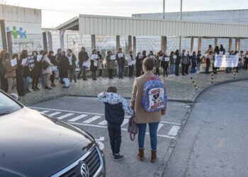 Pais divididos entre apoio aos docentes e aprendizagem dos filhos