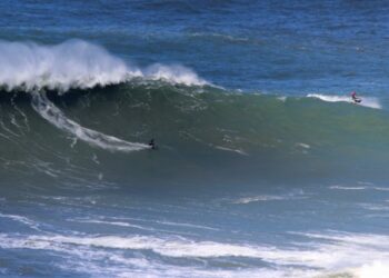 Surfista brasileiro morre na praia do Norte na Nazaré