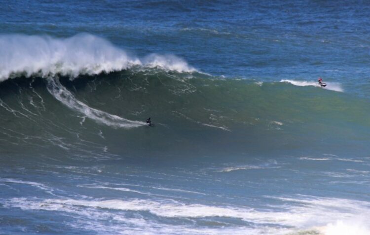 Surfista brasileiro morre na praia do Norte na Nazaré
