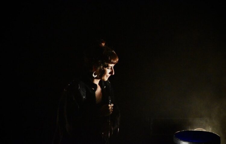 A Garota Não, música árabe, um novo Sinopse e um festival de humor