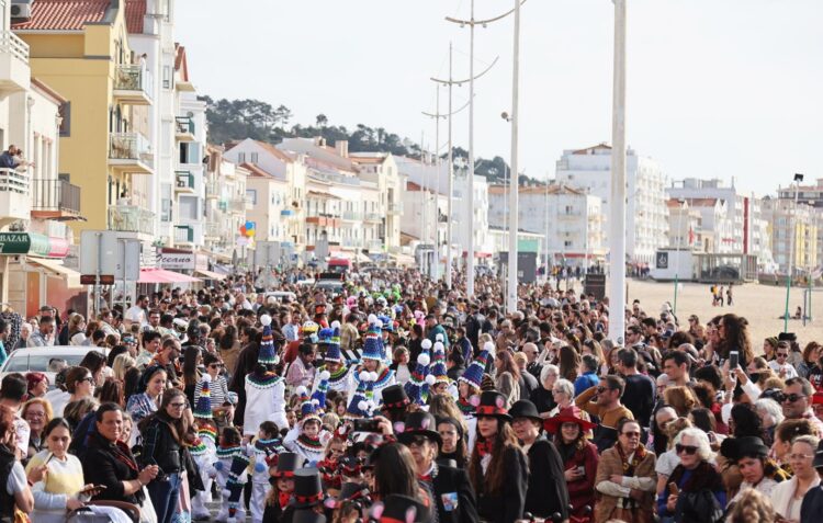 Vários desfiles de Carnaval saem hoje à rua na região