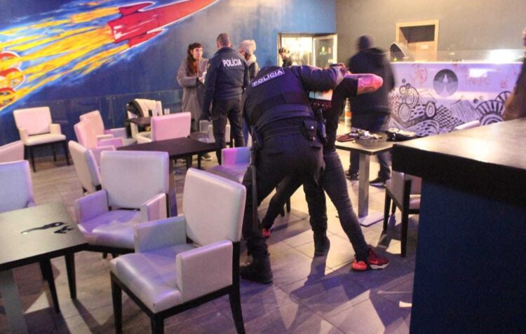 Quatro homens detidos por tráfico e outros crimes durante operação especial na noite
