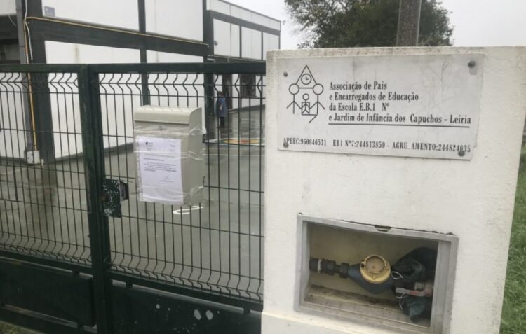 Greve de auxiliares insustentável para pais e alunos da escola da EB1 dos Capuchos