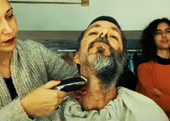 Gomo tem novo videoclipe e veste-se de noiva por aposta com as filhas