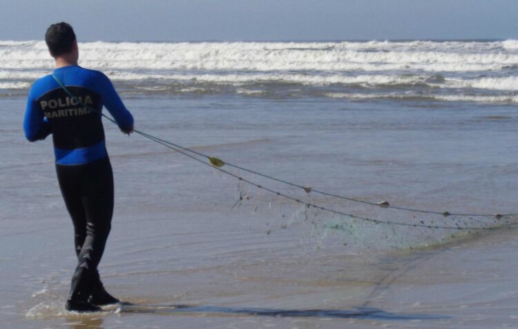 PSP reformado encontra corpos de dois pescadores em Vieira de Leiria