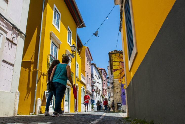 Lojistas e moradores pedem rua Direita, em Leiria, fechada ao trânsito