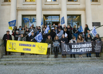 Greve de oficiais de justiça pára tribunais da região