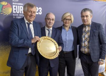 Nazaré vai acolher Campeonato da Europa de Andebol de Praia em Maio