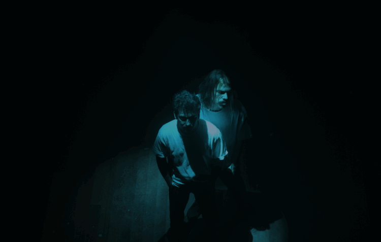 Sfistikated colaboram com produtor alemão no novo single “In the Middle”