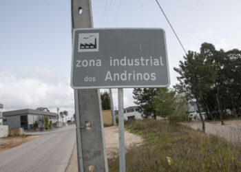 Reclamada construção de saneamento na zona industrial de Andrinos