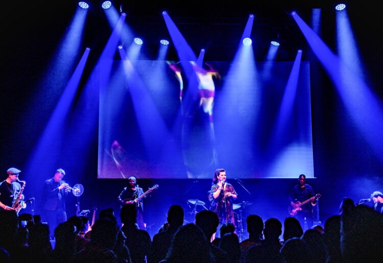Banda de Amy Winehouse recorda êxitos da cantora num concerto em Leiria