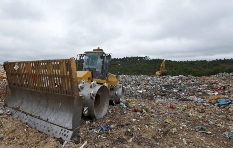 Municípios avançam com providência cautelar para travar aumento da tarifa dos lixos na região