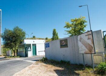 Resilei obrigada a ter equipas próprias de combate a incêndio no aterro