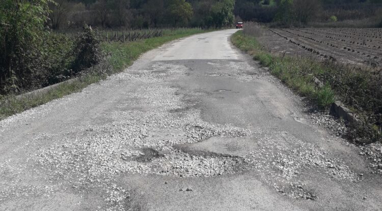 Vereadores da oposição exigem obras urgentes na estrada dos Campos do Lis