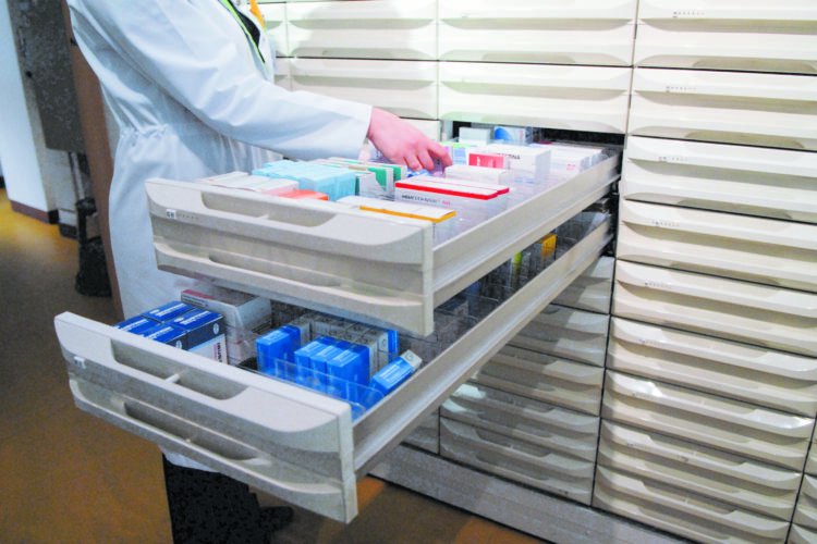 Problemas de produção e distribuição fazem escassear medicamentos