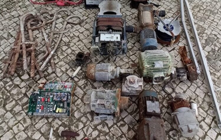 Dono de casa agarra assaltantes até à chegada da GNR