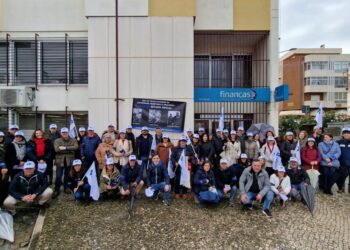 Trabalhadores dos impostos em greve durante o mês de Março