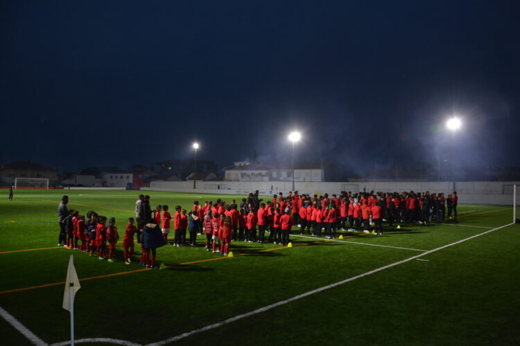 Sport Lisboa e Marinha inaugura novo relvado sintético e sistema de iluminação