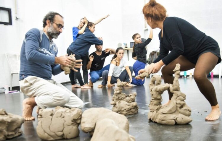 Companhia Corpo estreia Maciço, o projecto em que a dança e o barro estão em diálogo