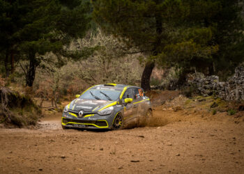 Saída de estrada dita abandono prematuro de Cardeira do Rali Serras de Fafe