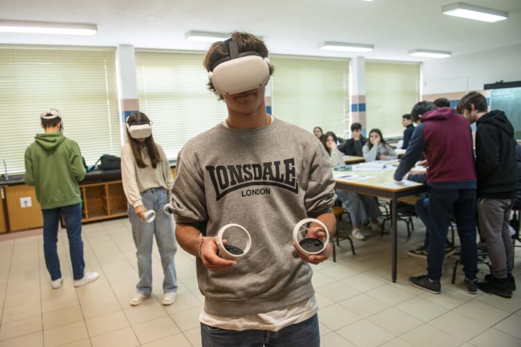 Alunos de Mira de Aire cobaias da realidade virtual em sala de aula