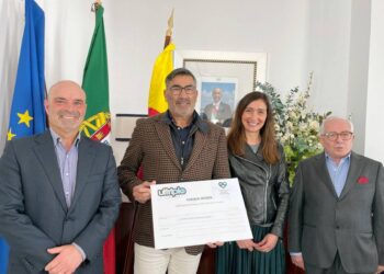 Recolha selectiva de roupa usada dá apoio a causas de carácter social na Nazaré