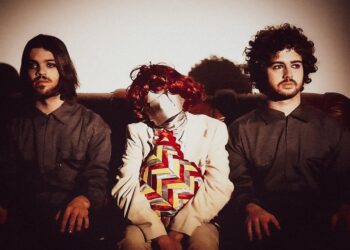 Uma banda que não sabe fazer conversa fiada. A celebração de Victoria no Teatro de Ourém