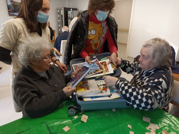 Bibliomalas leva leitura e afectos a idosos de Porto de Mós