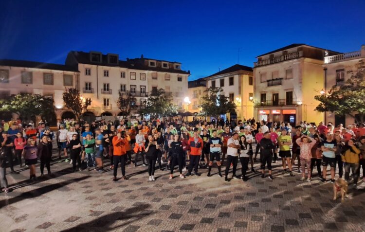 Cerca de 700 pessoas celebraram o 10.º aniversário das Brisas do Lis Night Run
