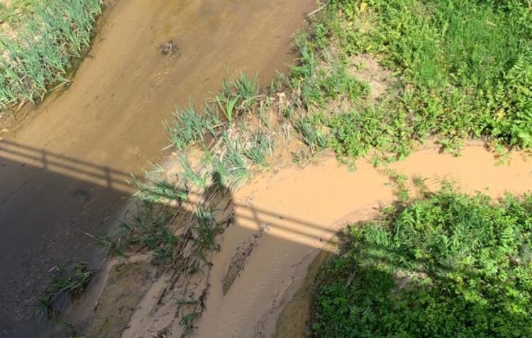 Comissão de Defesa da Ribeira dos Milagres denuncia nova descarga de efluentes