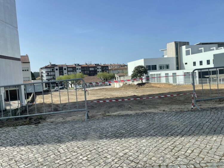 Ourém cria mais de 100 lugares de estacionamento gratuito
