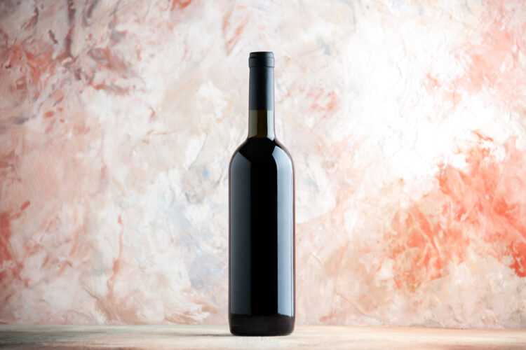 Produtores voltam a reclamar do preço elevado das garrafas para vinho