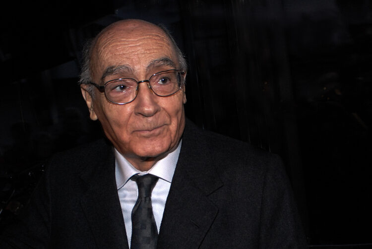 Exposição “Um escritor de inquietações” assinala 100.º aniversário do nascimento de José Saramago