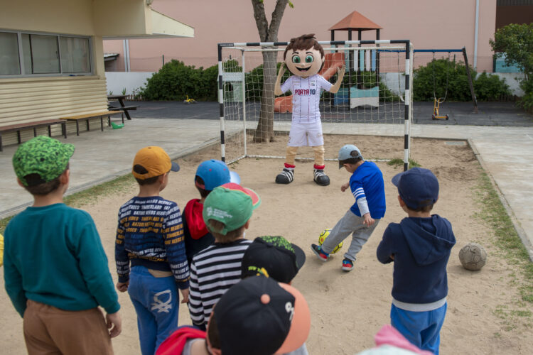 MiniUni leva a magia do futebol e da UD Leiria a miúdos e graúdos