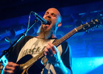 Texas volta a brilhar no circuito de clubes e recebe concerto de Nick Oliveri