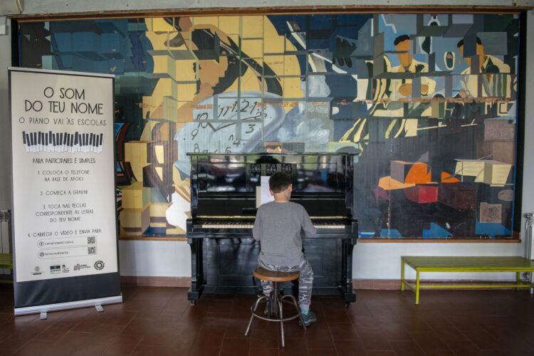 O Som do Teu Nome. O piano que uma antiga juíza ofereceu vai ouvir-se em cinco escolas