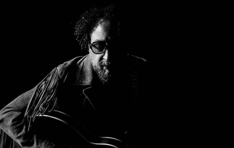 O novo blues de Rodrigo Cavalheiro