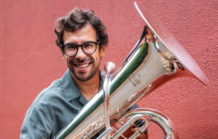 Músicos da região unem-se para ajudar tubista que sofreu acidente