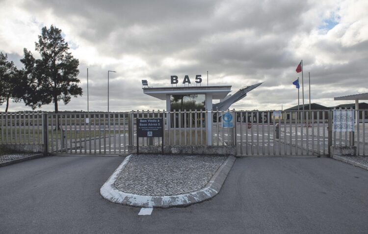 Força Aérea diz ser “impossível” ter aviação civil na base de Monte Real