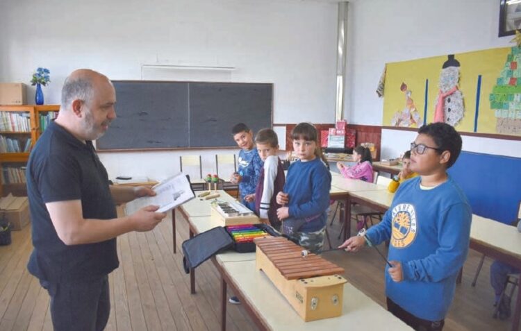 Orff. Uma nova orquestra a nascer nas salas de aula de Carvide e Serra do Porto de Urso