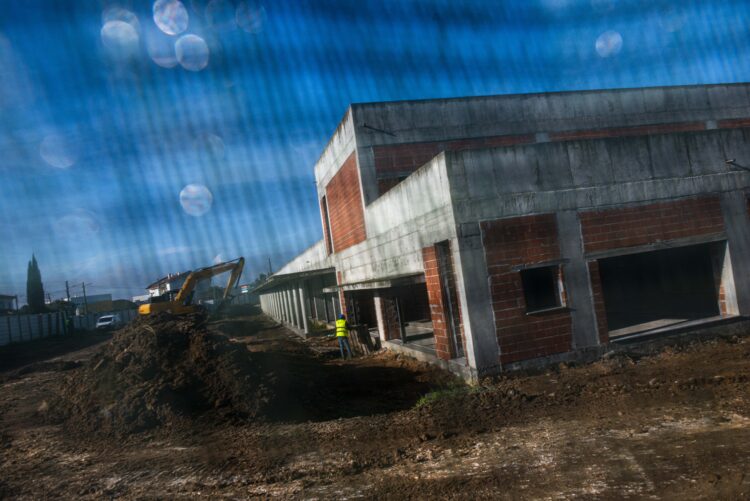 Mais seis meses e 200 mil euros para obra de centro escolar de Marrazes