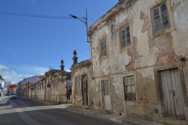 Alcobaça tem 1030 pessoas com carência de habitação