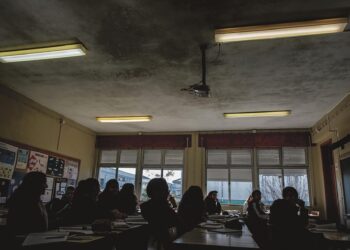 Pais alertam comunidade para más condições da Afonso Lopes Vieira